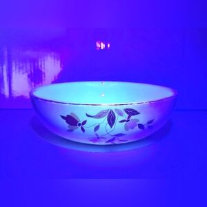 Uranium Glaze Halls's Superior Kitchenware 'Autumn Leaves' Large Bowl 9" Vintage